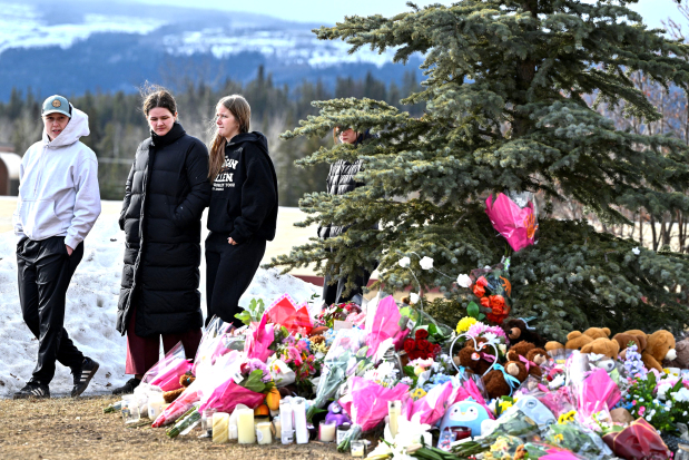 Leaders mourn victims at Canada mass shooting site